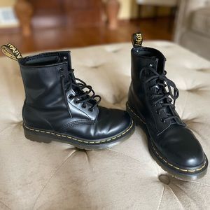 WOMENS DOC MARTINS 1460 SMOOTH LEATHER LACE UP BOOTS